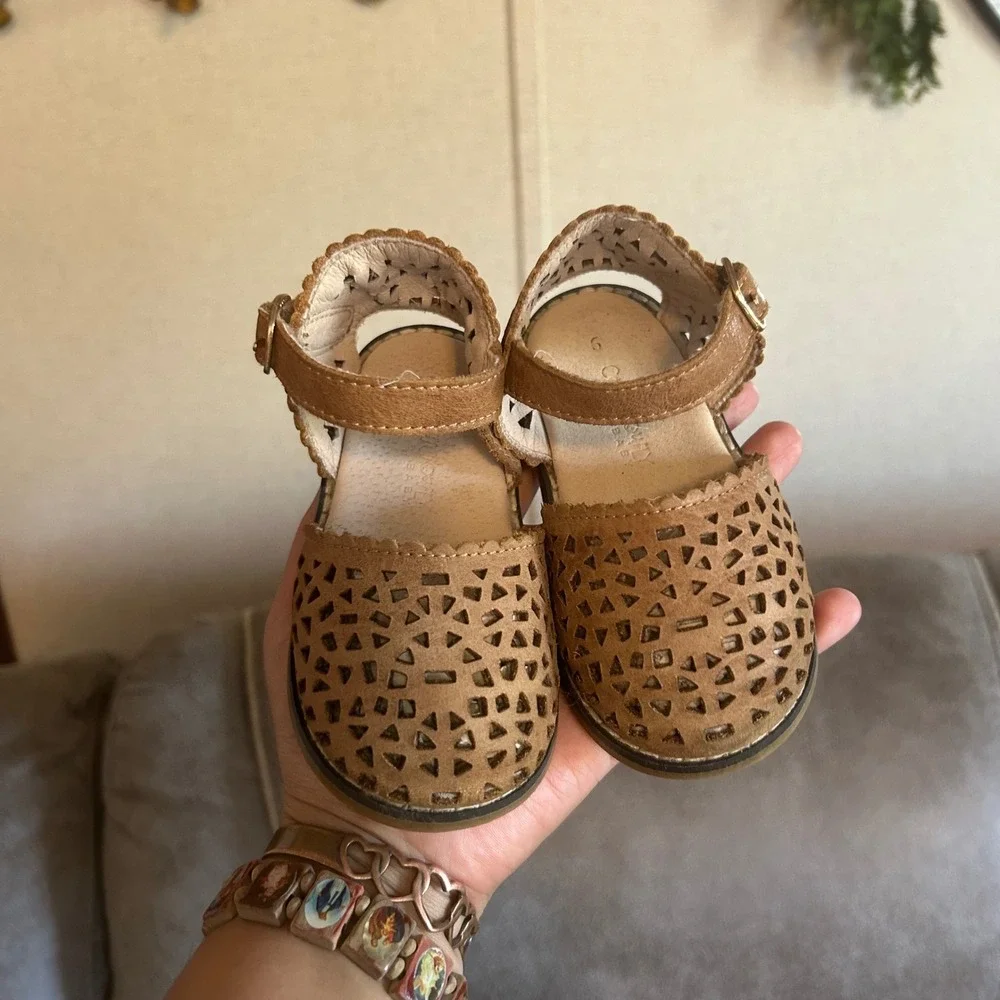 Concentric Baby Girls Tan Brown Laser Cut Scalloped Buckle Sandals Size 6